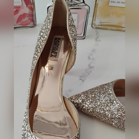 EUC Badgley Mischka Heels - Women's Gold Glitter Pointed-Toe Pumps - Picture 5 of 9